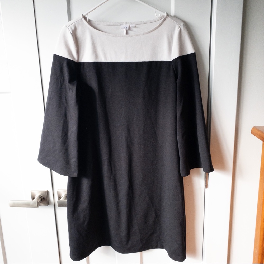 Gap Black White Colorblock Bell Sleeve Knit Shift Dress Size S